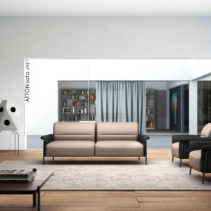 Luxurious and Relaxing Traditional Matching Lounge Setting